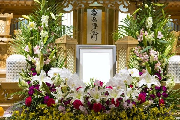 仮通夜とは？本通夜との違いや服装マナー