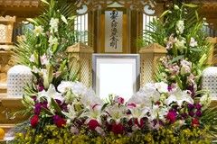 仮通夜とは？本通夜との違いや服装マナー