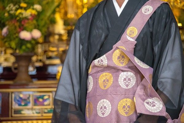 葬儀や法要で僧侶を手配する方法は？ネットの僧侶手配業者の事例も紹介