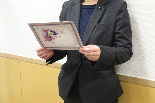 お悔やみ電報（葬儀への弔電）の送り方と宛名などのマナーについて紹介