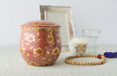 手元供養とは？アクセサリーや保存の容器、費用についても紹介します