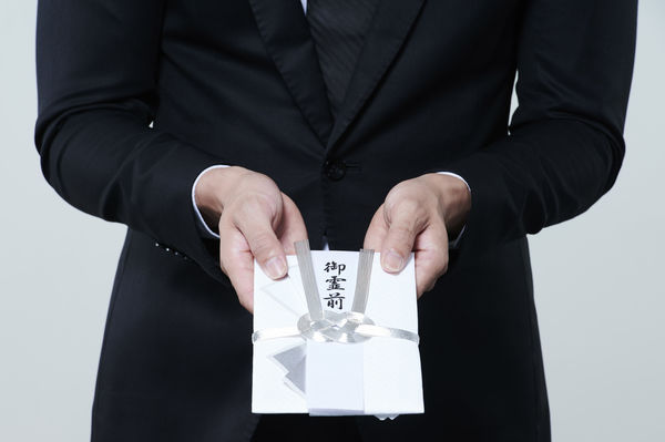 香典を連名にする場合のマナーとは？夫婦や会社から送る場合などをご紹介します