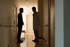 危篤時の連絡やお見舞いマナーについて詳しく解説