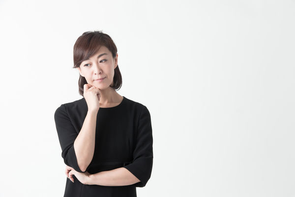 家族葬のマナーとは？参列すべきかの判断基準や、親族のみの葬儀のマナーなどを紹介