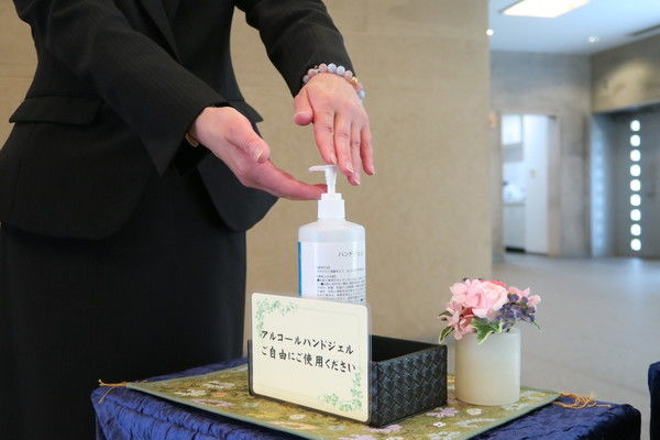 コロナ禍での葬儀の現状、感染拡大防止のための配慮について解説