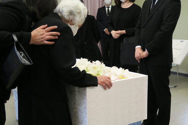 コロナ禍での葬儀はマスクを着けるべき？通常時の場合も紹介