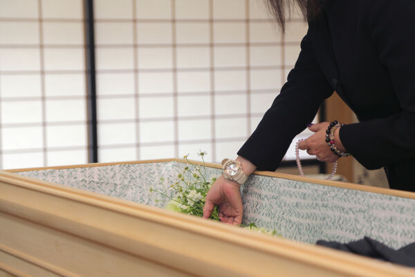 納棺師とはどんな仕事？納棺師への依頼の仕方や相場も紹介
