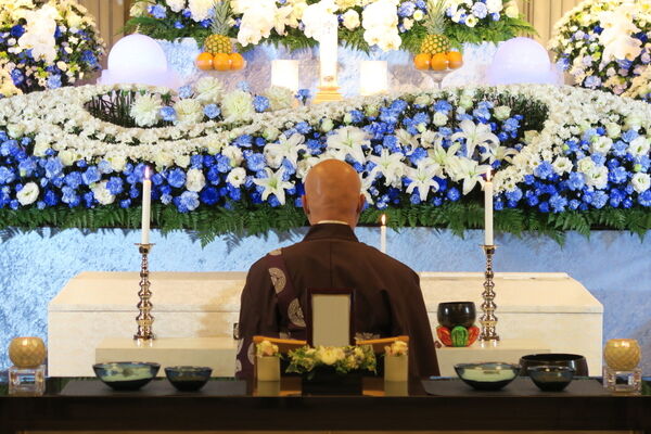 導師・脇導師とは？手配方法・お布施も解説
