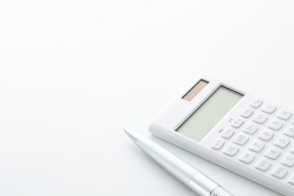 火葬式は分割で支払える？葬儀費用についても解説