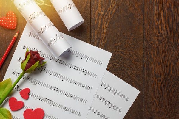 音楽葬はどういう流れで進行する？特徴や普及の背景なども解説