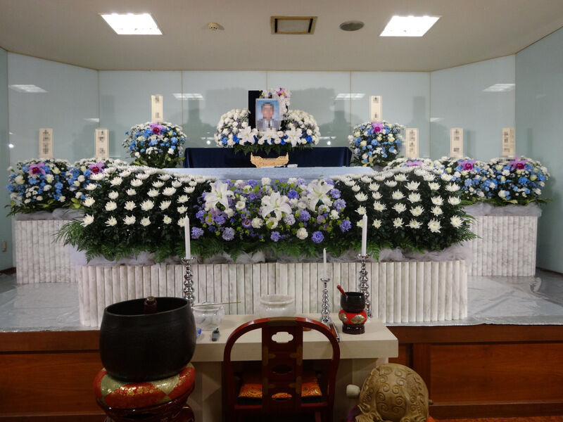 葬儀事例: 羅漢会館で会員様の生花祭壇葬儀