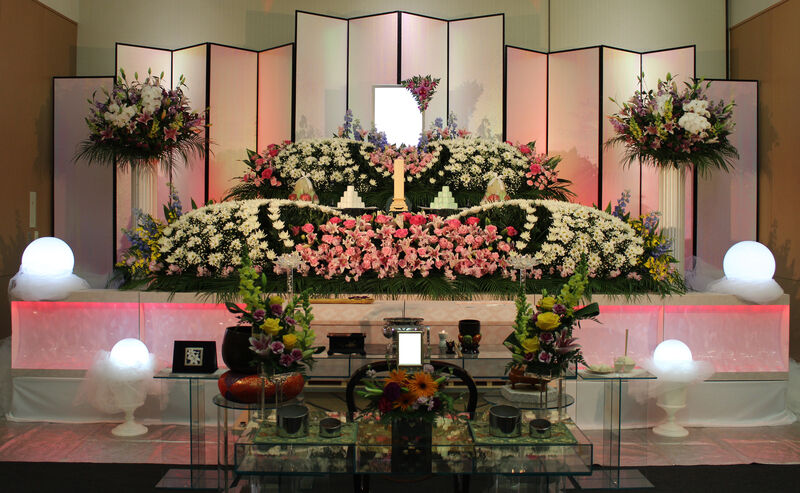葬儀事例: 越谷市斎場にてお花の家族葬