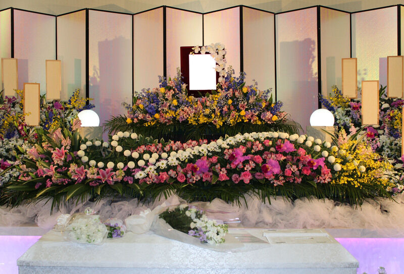 葬儀事例: 越谷市斎場にて花祭壇の家族葬