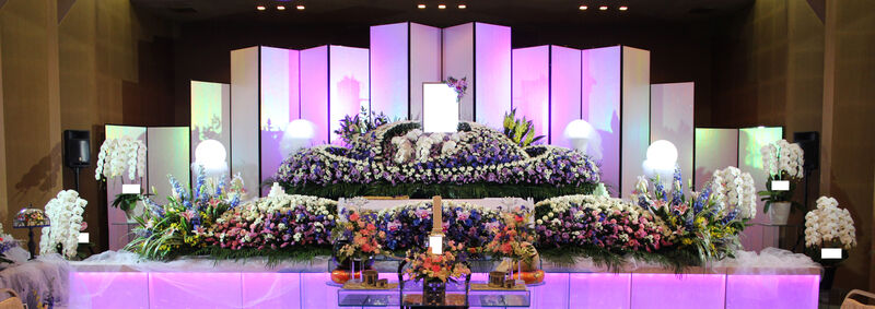 葬儀事例: 浦和斎場にて花祭壇の一般葬