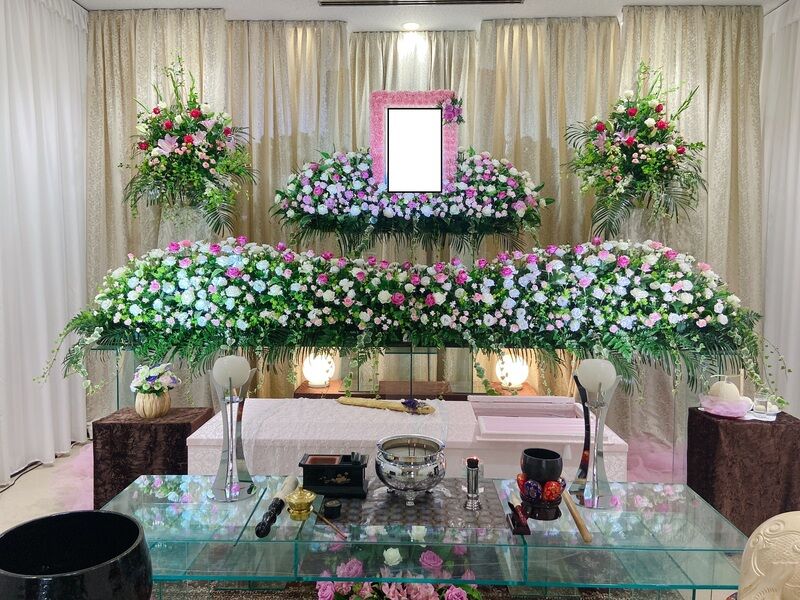 葬儀事例: 町屋斎場　１０名　家族葬　綺麗な花祭壇