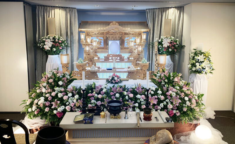 葬儀事例: 埼葛斎場にて花祭壇の家族葬