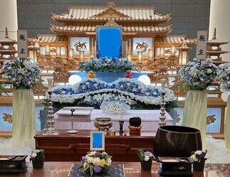 葬儀事例: 洋花生花祭壇で送る１day 33万円プラン