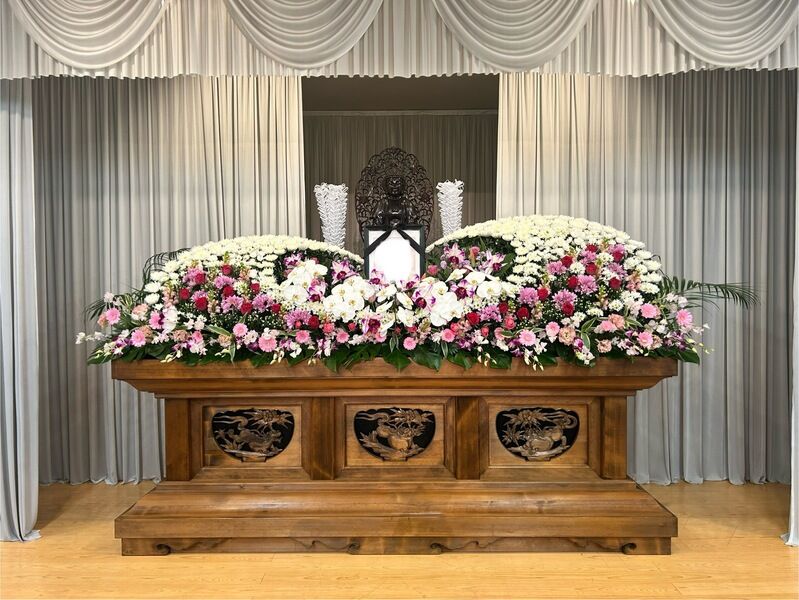 葬儀事例: 102歳をお祝いしてのお花にこだわったお見送り