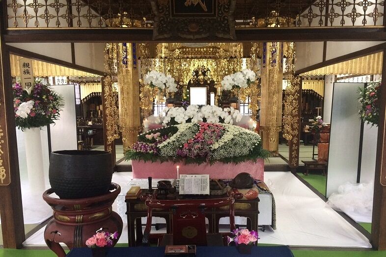 葬儀事例: 寺院本堂で家族葬