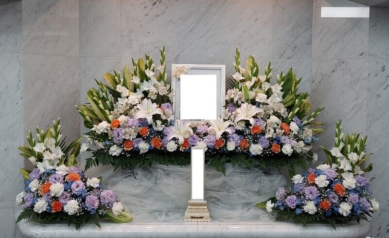 葬儀事例: ご家族5名お花で送る家族葬