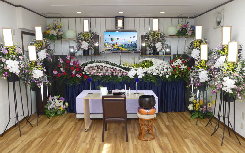 家族葬　愛40　祭壇横の供花は別途料金