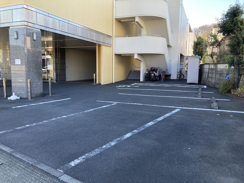 駐車場(たま)