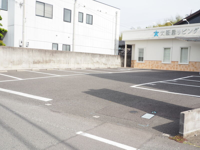 大阪屋リビング 常滑 駐車場