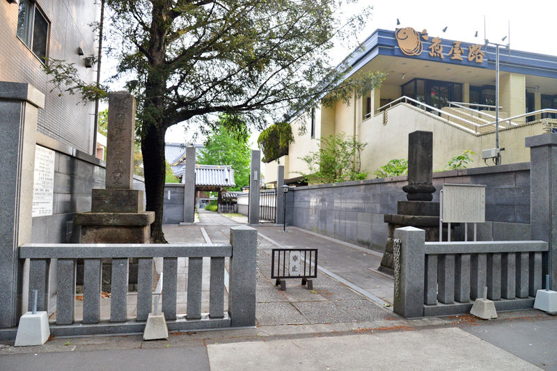 覚蔵寺 入口1