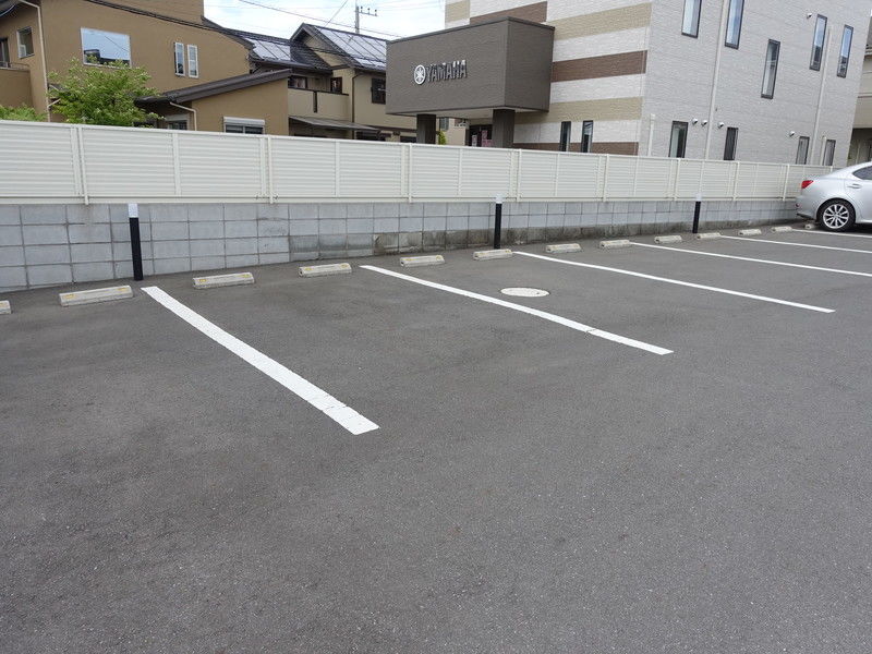 小さな森の家 野田山崎 駐車場