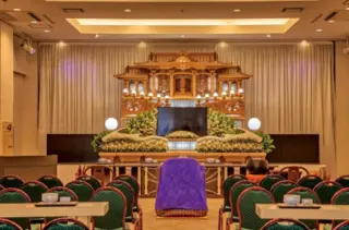 虹のホール　レゼール湖東