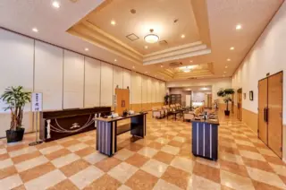 虹のホール　レゼール湖東