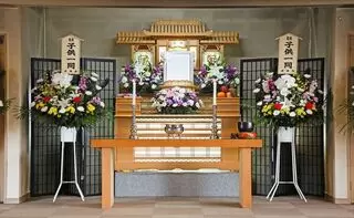 孝輝殿江刺　玉里会館