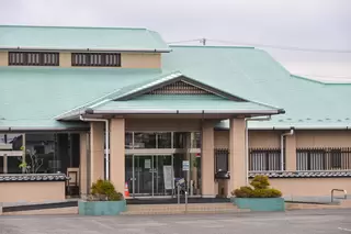 リリーブホールかべや